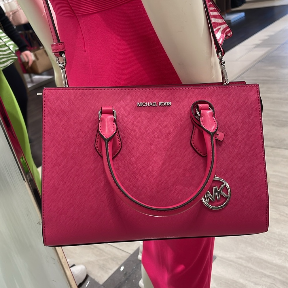 Michaela Kors Sheila Medium Faux Saffiano Leather Satchel
Dragonfruit
NWT - Picture 11 of 16